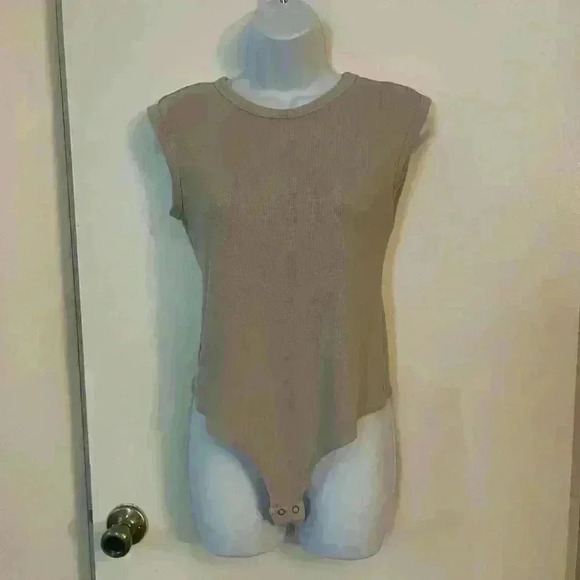 Universal Thread Bodysuit - Picture 1 of 2